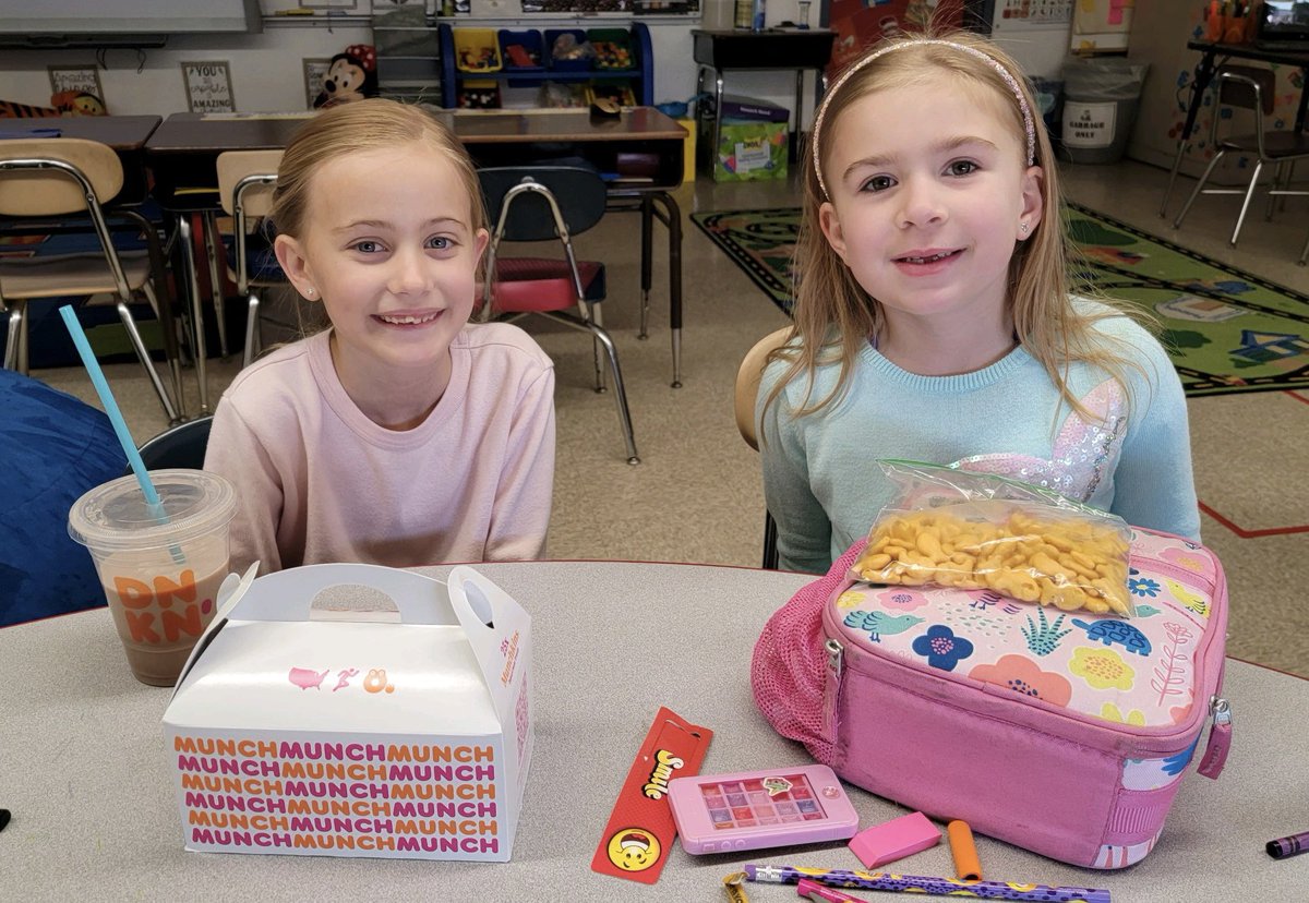 Friends become our chosen family! Memorial teachers in the making 💙🐾💛<a href="/MemorialPTA/">Memorial PTA</a> <a href="/Mrs_KDesiderio/">Mrs. Desiderio</a>