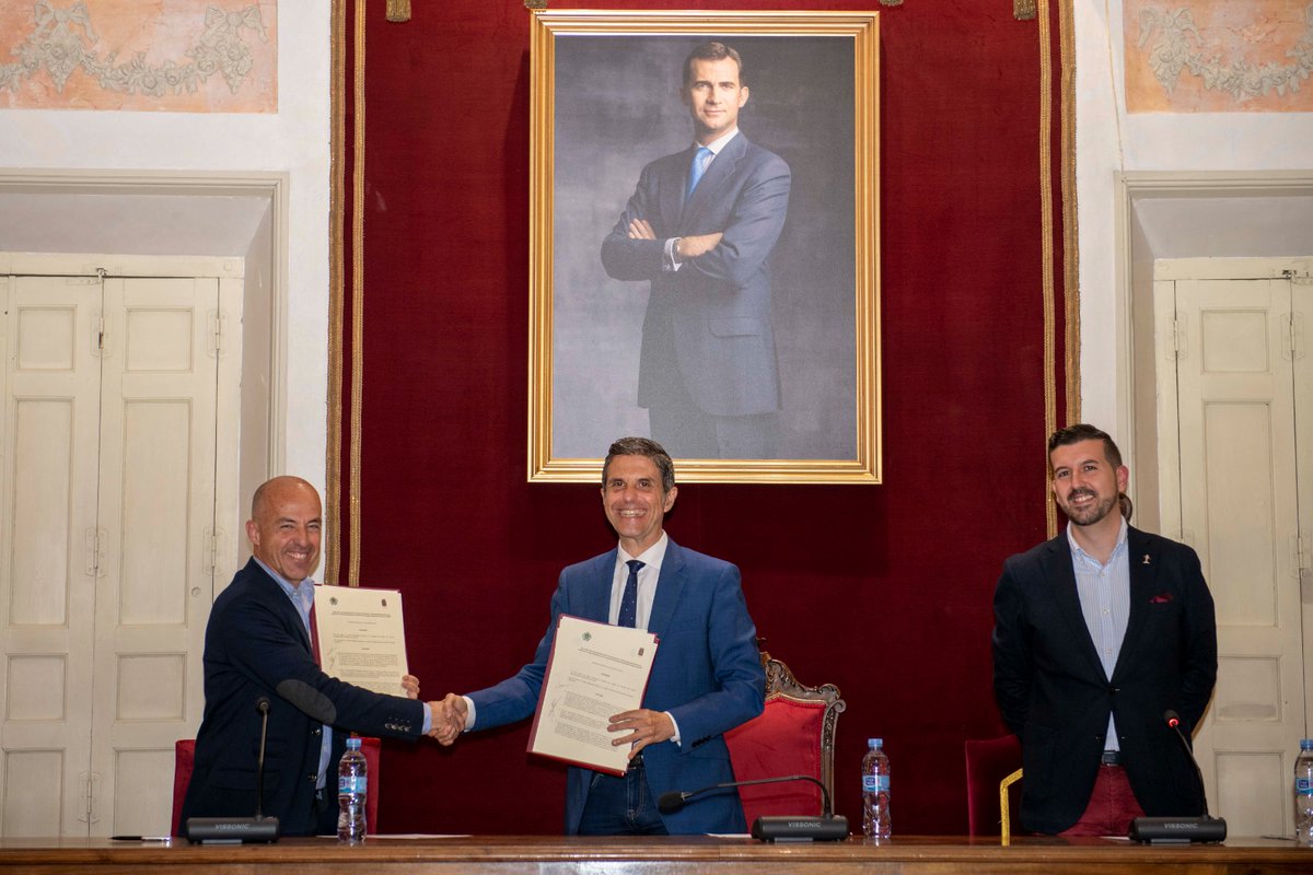AytoAlcalaH's tweet photo. 🚀 @AytoAlcalaH firma un convenio de apoyo y colaboración con el @IESAMachado para el proyecto CanSAT de la Agencia Espacial Europea @esa @esa_es 

Los alumnos del proyecto @GravityTecnoG han presentado su misión en el Salón de Plenos del @AytoAlcalaH 

ℹ️ https://t.co/rvmmjDREw7 https://t.co/xj3jMm2rGz
