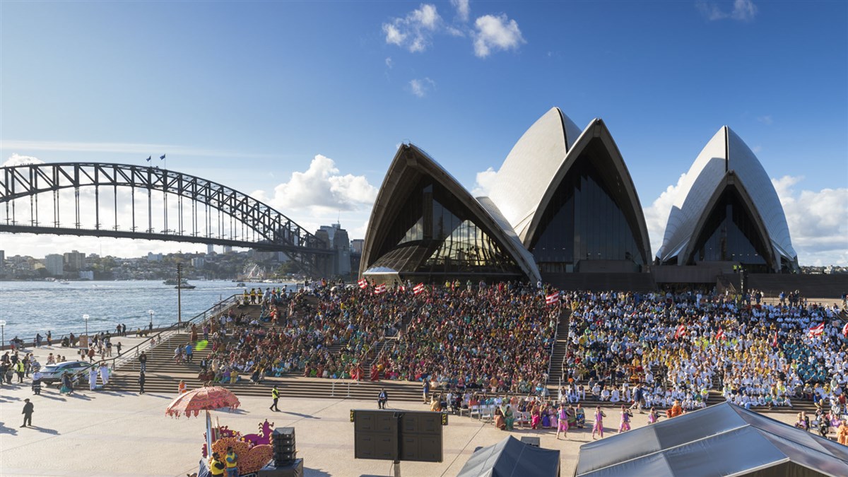 BAPS's tweet photo. Pramukh Swami Maharaj Centenary Celebration at Sydney Opera House, Sydney, Australia https://t.co/2KlqpsSY0D https://t.co/bkP4LkvuKT