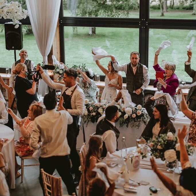 Undercover Waiters tweet media