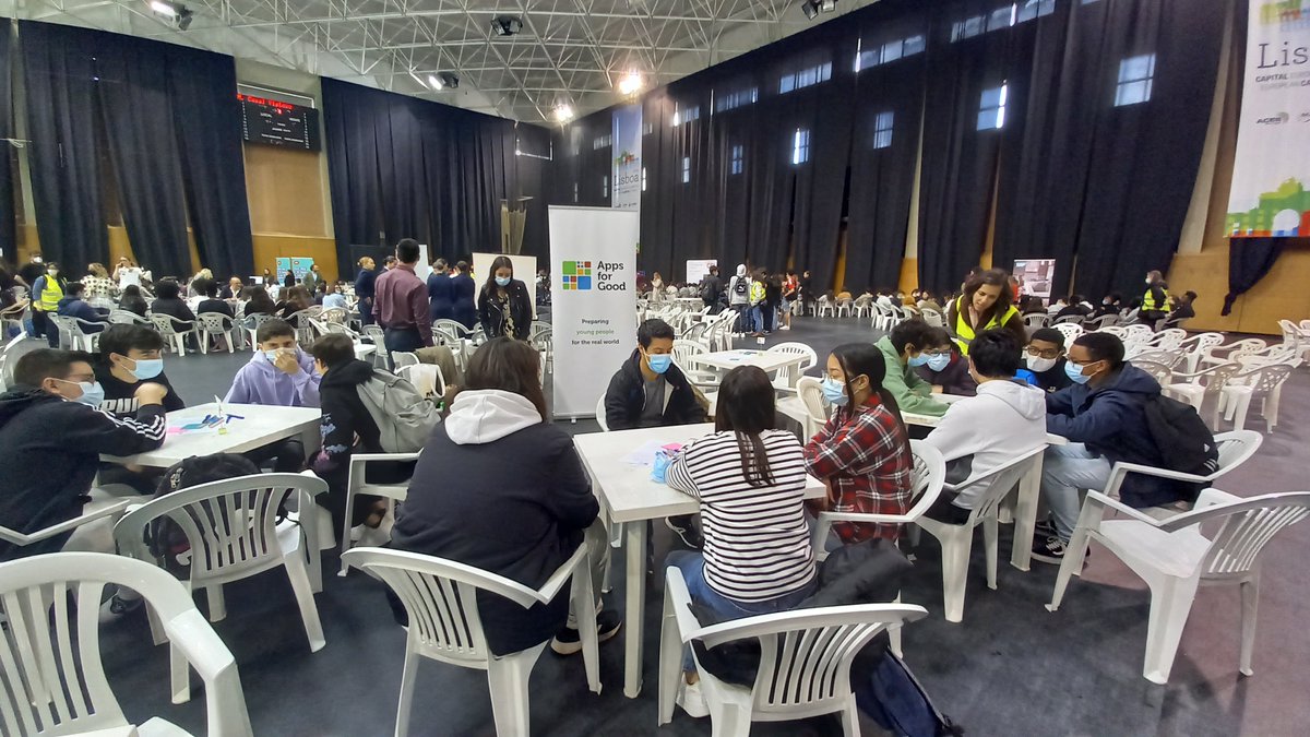 AppsforGood_PT's tweet photo. Estivemos em Coimbra e em Lisboa a partilhar uma rápida experiência do Apps for Good com muitos alunos na iniciativa das #EngenheirasPorUmDia chamada «Mãos às TIC», para assinalar o Dia Internacional das Raparigas nas TIC! 
#AppsforGoodPortugal #GirlsinICTDay @mpresidencia_pt https://t.co/RxTg6OlR9g