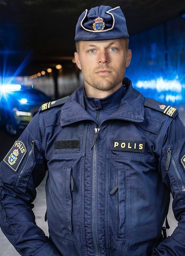 Det här skulle Allsvenskans lagkaptener jobba med om de inte var fotbollsproffs: EN TRÅD!

Sebastian Larsson, kapten i Gnaget, skulle göra sig bra som polis. Hetsig och har lite svårt med temperament. Hade inte varit snål med batongen.