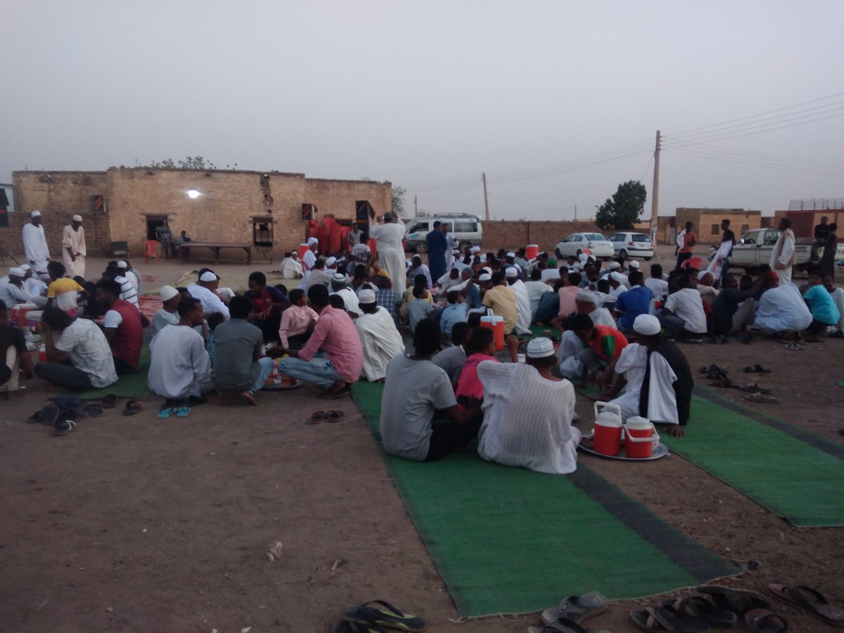 إفطار شهداء الثورة السودانية اليوم 27 رمضان رمضان
العقدة المغاربة
ولاية الجزيرة
#لاتفاوض_لاشراكة_لاشرعية