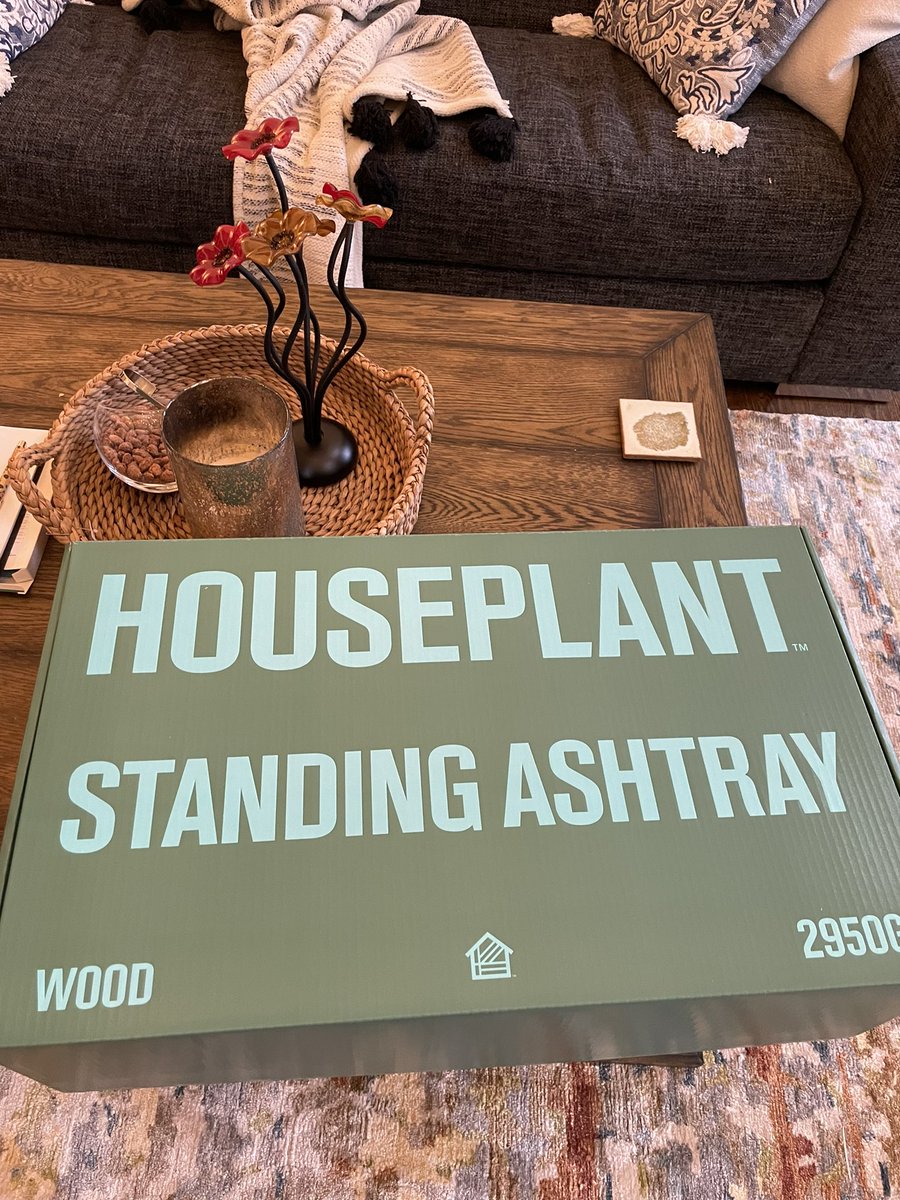traz__'s tweet photo. @Sethrogen thanks for the beautiful ashtray. Can’t wait to break it in #houseplant https://t.co/UVISgIvzHG
