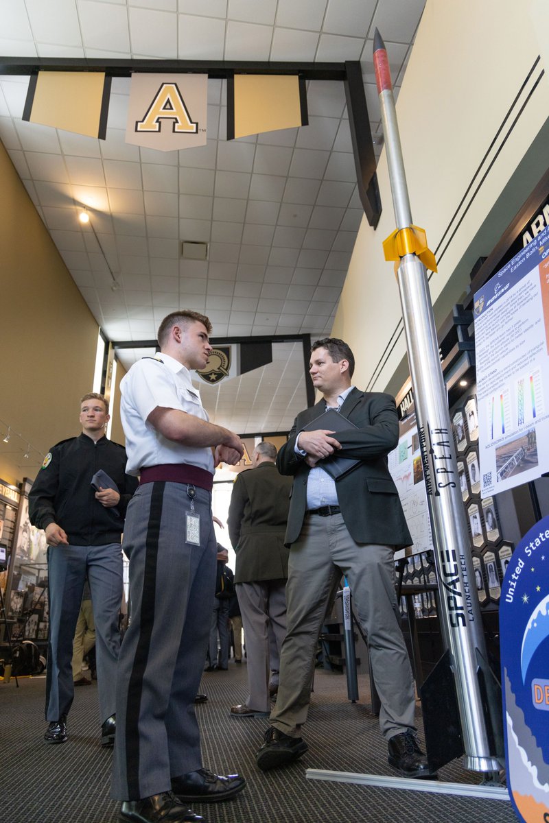 WestPoint_USMA's tweet photo. We're grateful to have the @usarmy_devcom team visit #ProjectsDay today. Read more at: https://t.co/CVNgqwpqnD
@DEVCOMCommander
@DeanUsma @WestPointCME
📸: U.S. Army photo by Michelle Eberhart https://t.co/kmQMQ0o1hH