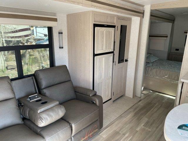 CORVCenter's tweet photo. New Stock Alert! Rockwood Signature 8262RBS - Spacious front bedroom with Washer/Dryer hookups - large living space featuring ample kitchen space and a luxurious rear bath. All in under-30ft #rockwood #GoRVing #Colorado #Vacation #travel https://t.co/oEN4YOlslE
