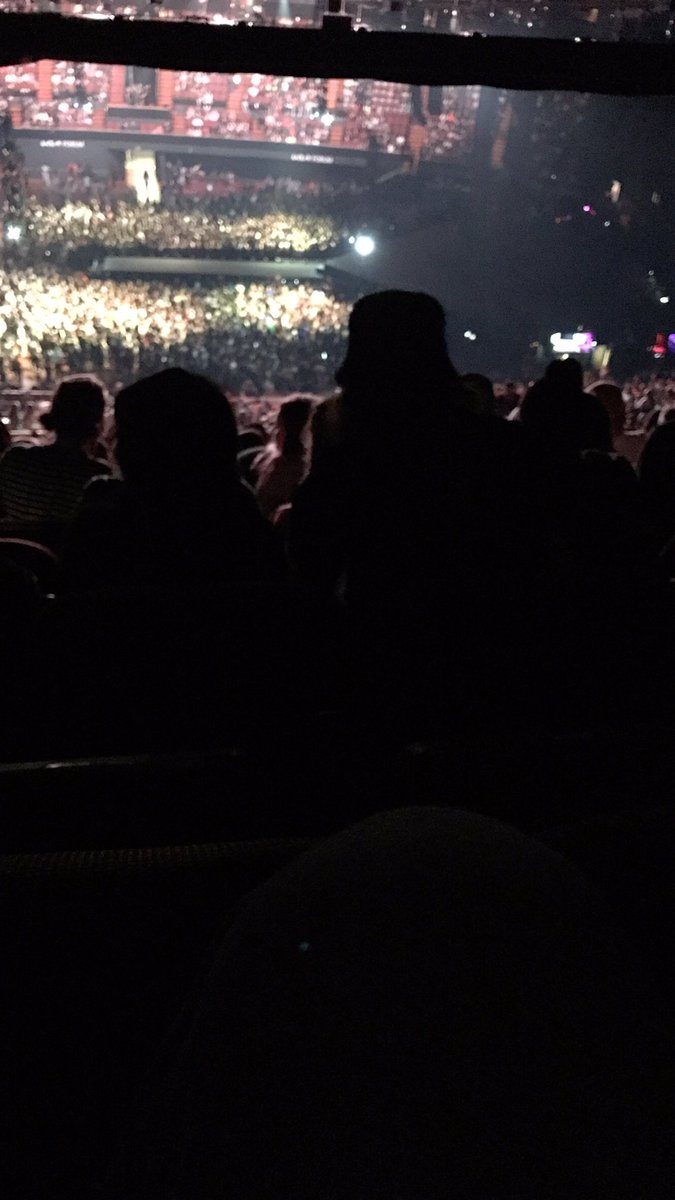 stefanbell's tweet photo. @just_tinaD Always. We were thinking of everyone at @kcrw during the Billie Eilish | Finneas show you took us to 😎🙏🙇‍♂️ (epic) [wow]…so thank you for the mention and the Epic Moment in Rock ~ s https://t.co/Ntq7xSJ3Ow