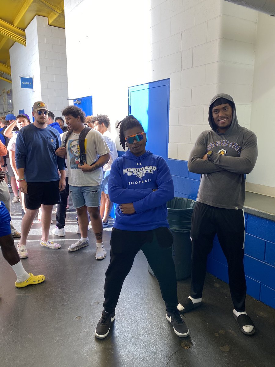 MSUEaglesFB's tweet photo. It’s been a great team picnic with coaches serving players and also cheering on @MSUEaglesBsball @MSUEaglesBVB #Soarhigher https://t.co/hI7Xz6Nfuy