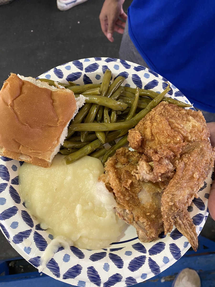 MSUEaglesFB's tweet photo. It’s been a great team picnic with coaches serving players and also cheering on @MSUEaglesBsball @MSUEaglesBVB #Soarhigher https://t.co/hI7Xz6Nfuy