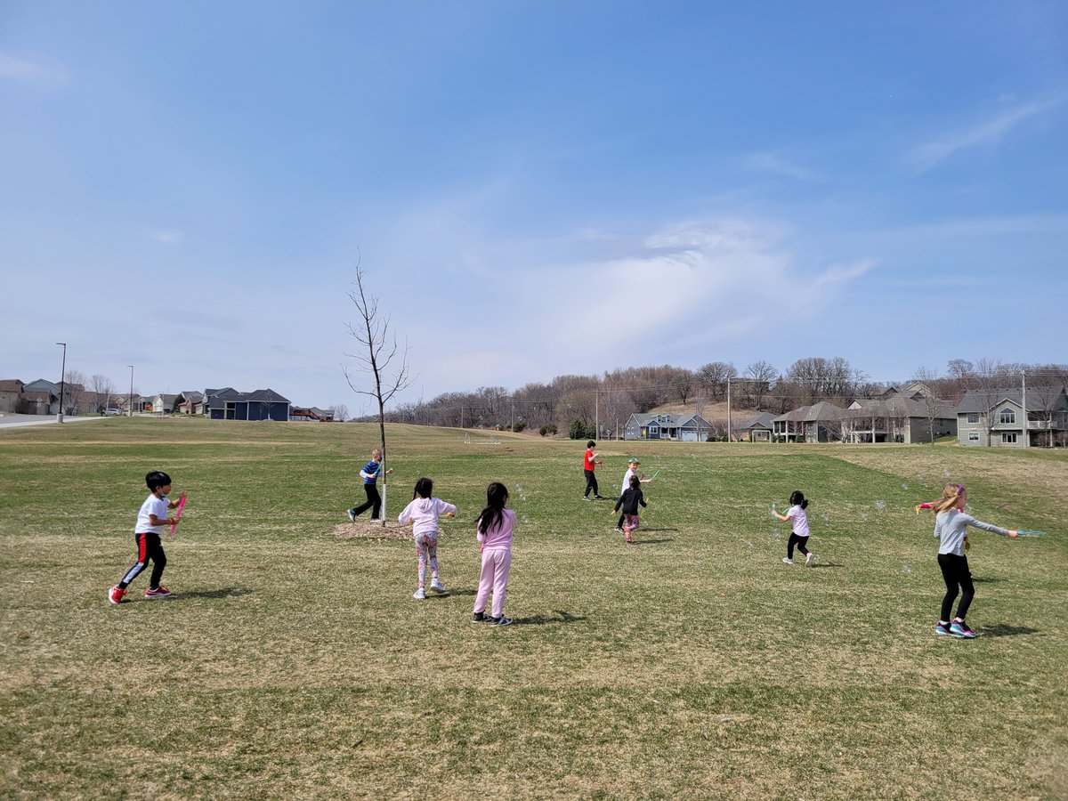 mssikkink's tweet photo. Bubble day was a success!! The sun even came out for us this afternoon. 😎💛🌞 #bishoprps https://t.co/caQg7GsGGQ