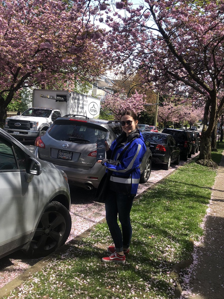 KitsFairCPC's tweet image. Another beautiful day for our foot patrol team! 🌞🌸 We are continuing to focus on #AutoCrime education and prevention throughout April to help support @icbc  and @IMPACTautocrime  auto crime awareness initiative. Let’s continue to work together to #LockOutAutoCrime 🚗🔒