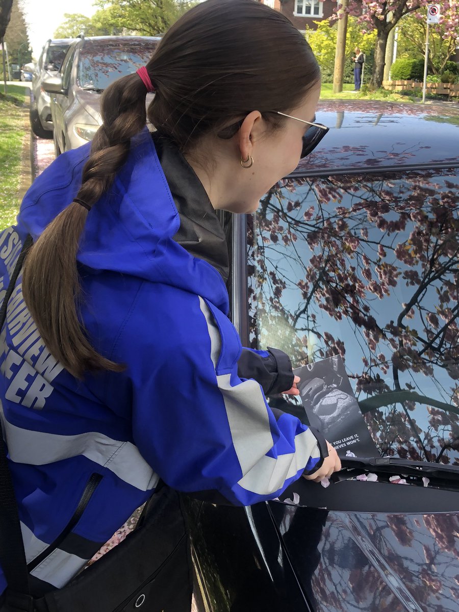 KitsFairCPC's tweet image. Another beautiful day for our foot patrol team! 🌞🌸 We are continuing to focus on #AutoCrime education and prevention throughout April to help support @icbc  and @IMPACTautocrime  auto crime awareness initiative. Let’s continue to work together to #LockOutAutoCrime 🚗🔒