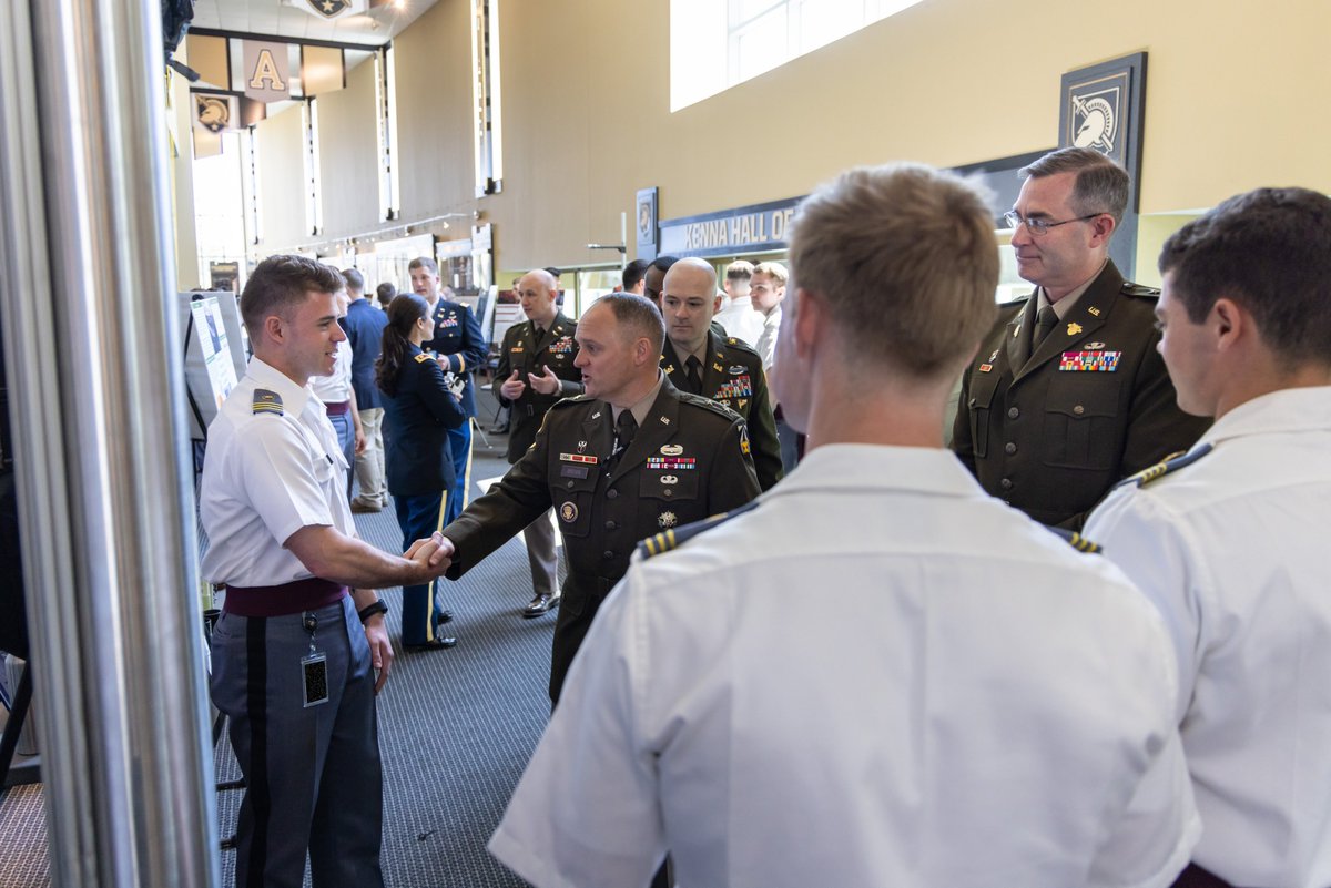 WestPoint_USMA's tweet photo. We're grateful to have the @usarmy_devcom team visit #ProjectsDay today. Read more at: https://t.co/CVNgqwpqnD
@DEVCOMCommander
@DeanUsma @WestPointCME
📸: U.S. Army photo by Michelle Eberhart https://t.co/kmQMQ0o1hH
