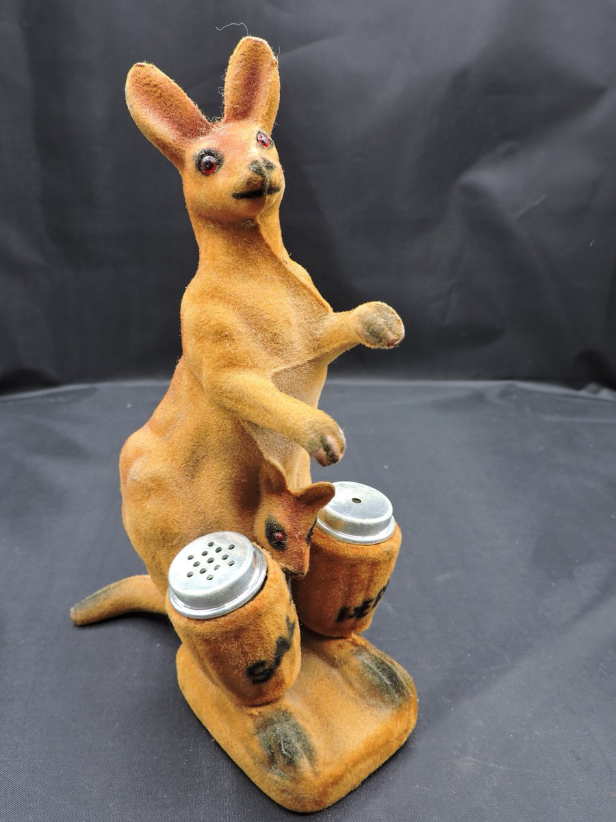 MariansEtsy's tweet image. Kangaroo w/ Joey in Pouch Vintage Salt &amp;amp; Pepper Shakers Condiments Felt Plastic 1960s Mid Century Mod Tableware Dining Accessory Collectible etsy.me/3Kl4MCo #saltandpepper #vintagecondiment #condimentset #vintageshakers #tableware #collectible