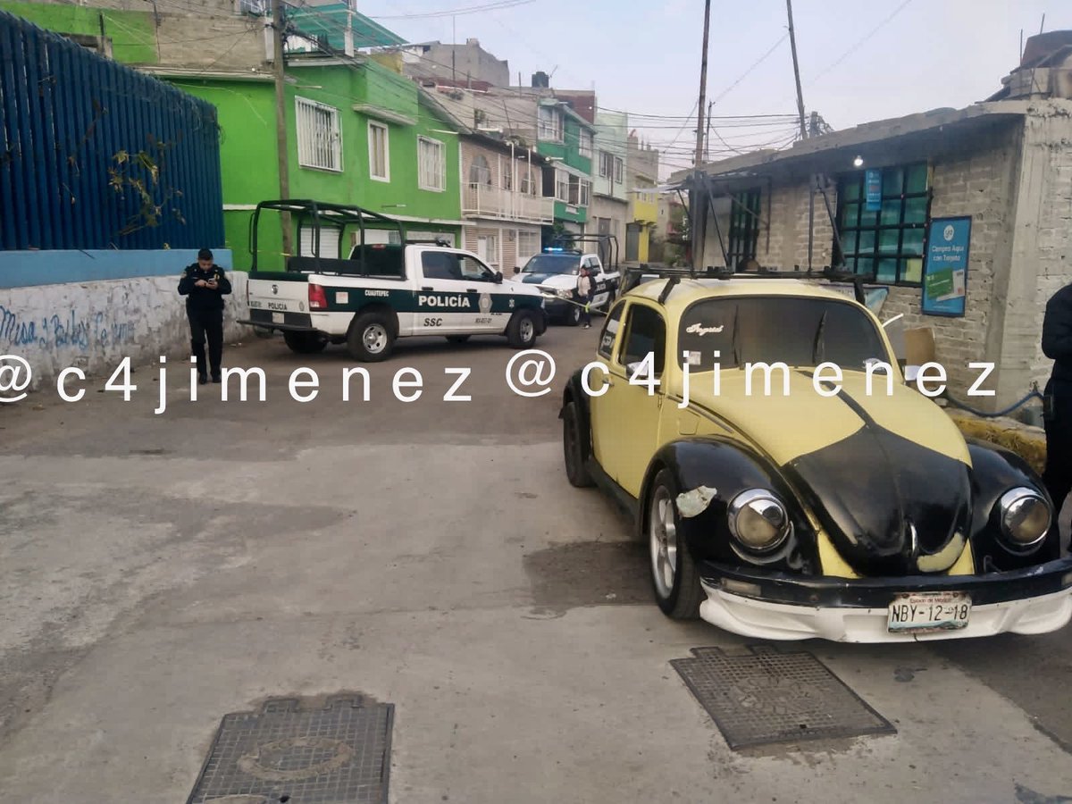 c4jimenez's tweet photo. LO BUSCAN
Es el hombre que abandonó este vocho con un cadáver en @TuAlcaldiaGAM
Lo dejó con una bolsa amarrada en la cabeza, en la Col. Ampliación Castillo El Grande..
@SSC_CDMX y @FiscaliaCDMX ya los buscan.

Las imágenes en @telediario https://t.co/pfnbNcQPdv