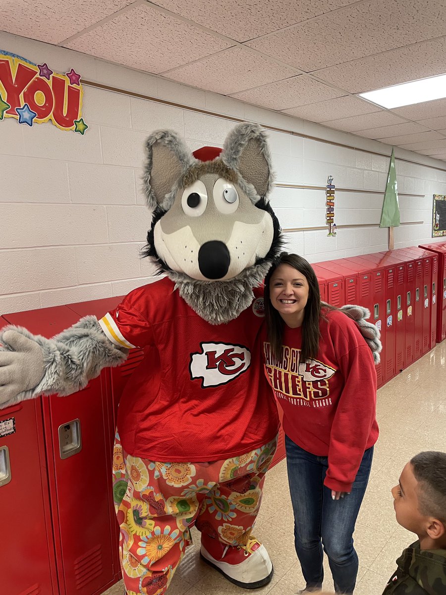 MrsFeistner's tweet photo. ABC’s to success @kcwolf reinforced has stuck with these Kinders all week! Thank you Dan!! 
This is a classroom full of leaders… and Chiefs fans as an added bonus! 😎💛❤️🏈 #VikingStrong https://t.co/P3whW0F1dV
