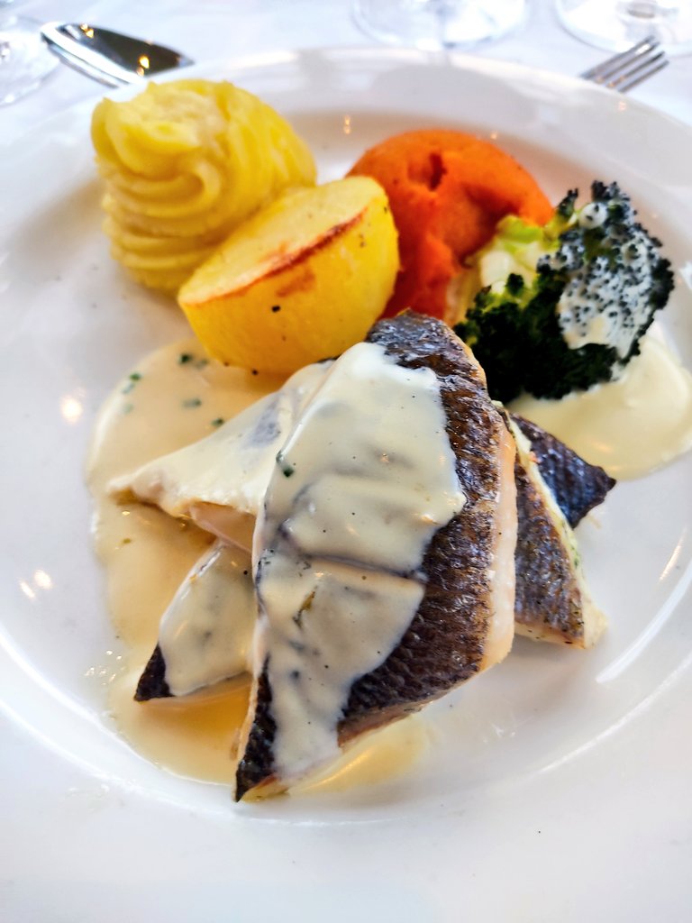theculinarycelt's tweet photo. Beautiful meal in great company here this evening @mullingarpark with so many inspiring ladies. #acorns7 https://t.co/jHAcC5KUki