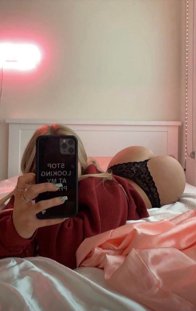 AussieBytch's tweet photo. I spend all my time under my bosses desk on my knees sucking his cock, Its the only thing that I can do right apparently I keep stuffing everything else up so he just uses me for my body and looks https://t.co/P0MqYJyW3n
