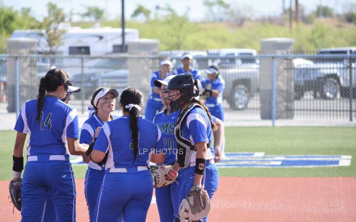 mhs_sb's tweet photo. We 💚 our alumni! What a great afternoon spent with Class of 2018 graduate Lizzy Avila. A stud behind the plate who went on to play collegiate softball at Jarvis Christian. Good luck on your new journey as you begin your doctorate in physical therapy 🤩 #FutureDPT #MHSAlumni https://t.co/Q0HEqapfEm