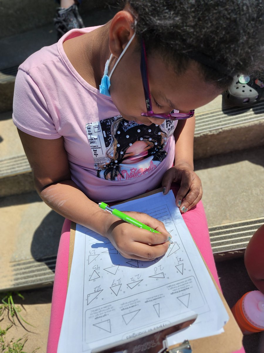 MrsRRoadrunners's tweet image. The weather was perfect for the Leading Lions to collaborate on a real world math hunt utilizing the outside classroom space and enjoy a treat @Killian_STEAM #mathoutside
