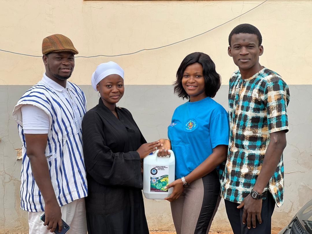 NecessaryAid's tweet image. We extended support to the Association of Students of Social and Development Administration of SDD UBIDS to donate 50L of liquid soap to aid cleaning services in the University. Present are Rep form NAA, Estate Officer, HOD &amp;amp; Lecturers. #partnership #ASSDA #NAA22 #meritedaid 🇬🇭
