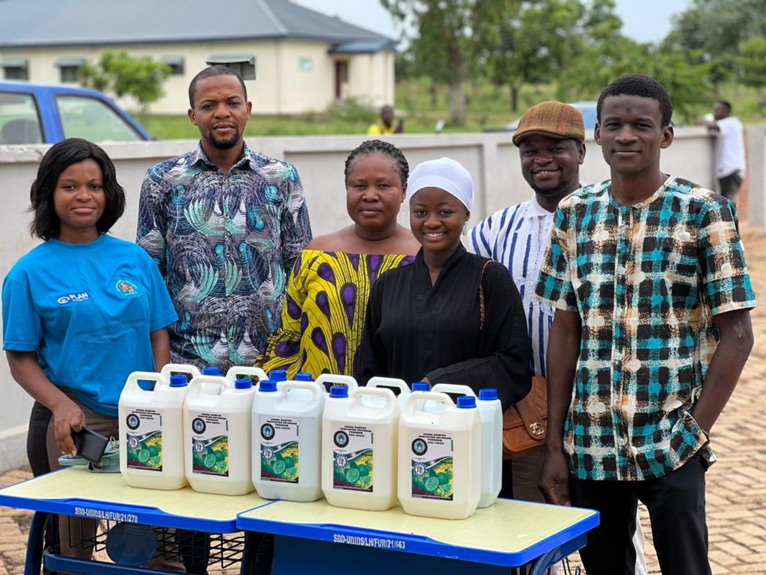 NecessaryAid's tweet image. We extended support to the Association of Students of Social and Development Administration of SDD UBIDS to donate 50L of liquid soap to aid cleaning services in the University. Present are Rep form NAA, Estate Officer, HOD &amp;amp; Lecturers. #partnership #ASSDA #NAA22 #meritedaid 🇬🇭