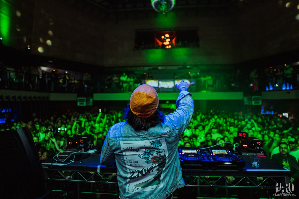 ExchangeLA's tweet photo. Thank you #HDYNATION for rolling up to @FLOSSTRADAMUS' SOLD OUT 'HDYFest WKND' tour with @HARDFEST, @GoshfatherTV and @staringcontestt! 🔥 All photos are live now on Facebook, go check ‘em out. → https://t.co/rOLem2j2oU https://t.co/J5bKAf7E0Q