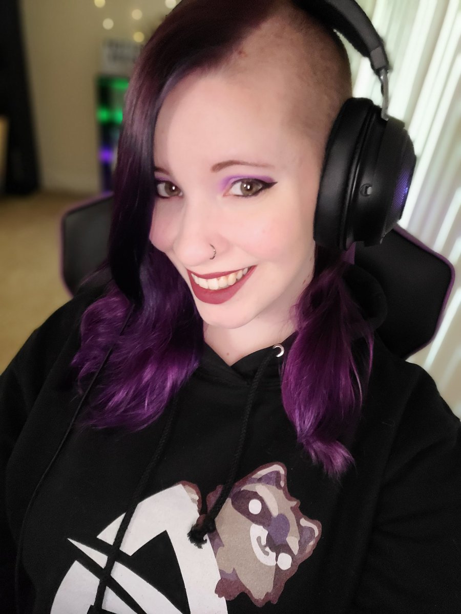 Glitchy_Siren's tweet photo. I'm feeling better so we're jumping back into things. Still working on that PC goal and covering my farm in pumpkins
https://t.co/LuhVvvFpoz 

#twitch #smallstreamer #StardewValley #gamergirl #cozy #chaotic #pcgoals https://t.co/iG2uA6mcZP
