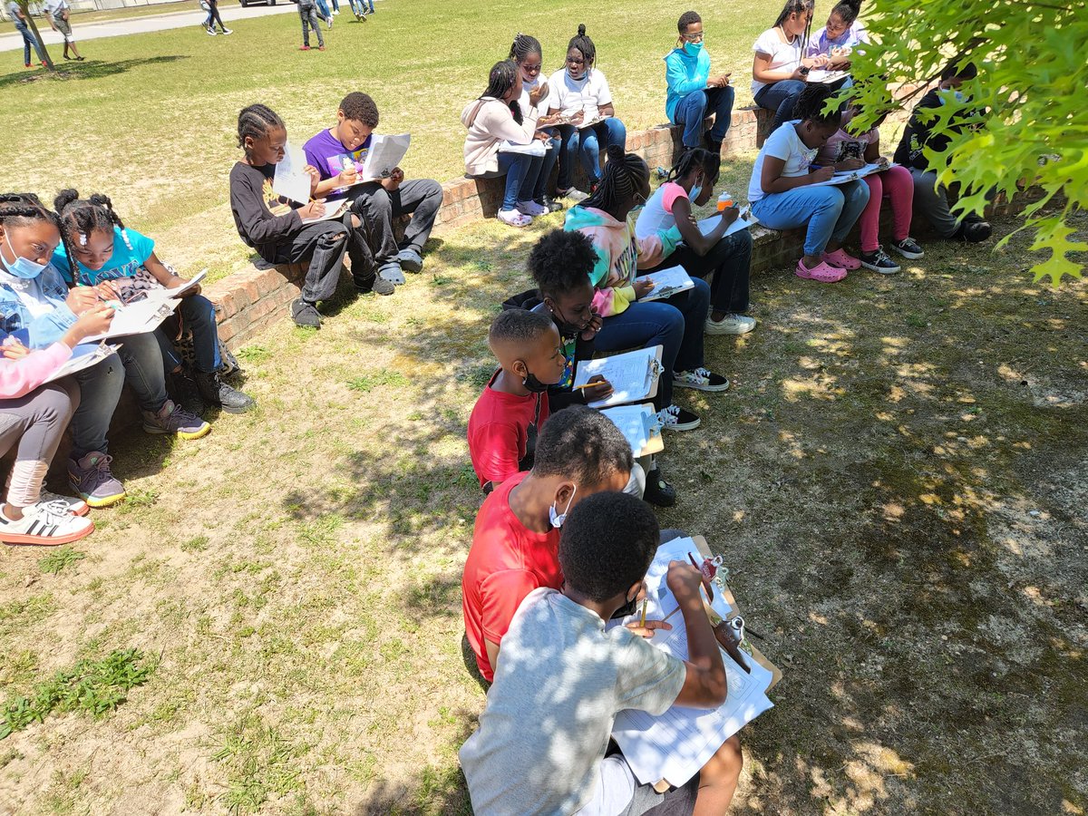 MrsRRoadrunners's tweet image. The weather was perfect for the Leading Lions to collaborate on a real world math hunt utilizing the outside classroom space and enjoy a treat @Killian_STEAM #mathoutside