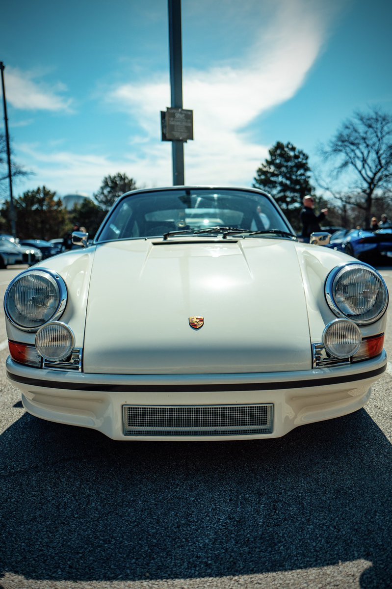 pbindesign's tweet photo. Really cool build at the last cars &amp; coffee. Wish I knew more details on it. #porsche #Porsche911 https://t.co/qR8OuB5ES3