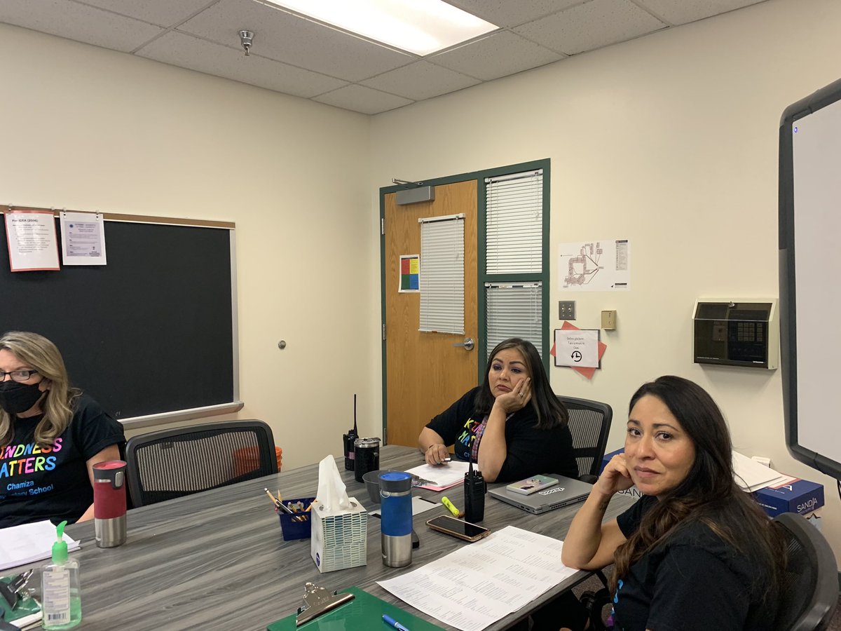 ChamizaConejos's tweet photo. Chamiza Leadership had an incredible opportunity to conduct Learning Walks today! We saw excellent routines and rituals, collaboration amongst students, various levels of differentiation, and so many other pieces that make Chamiza champions of learning! #TeacherSquad https://t.co/XUC2TAtJBP