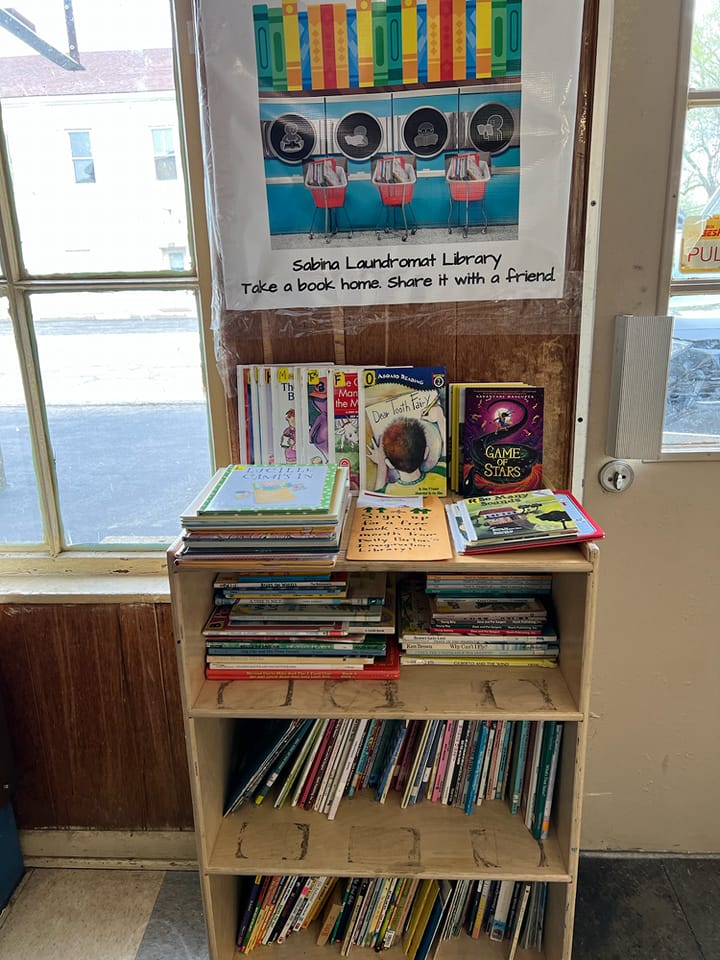 Sabina_Library's tweet image. New books are in the top shelf in the Sabina Laundromat Library! They were donated by the Sabina Library! Thank you Karen Carter for stocking and tidying up the shelves!