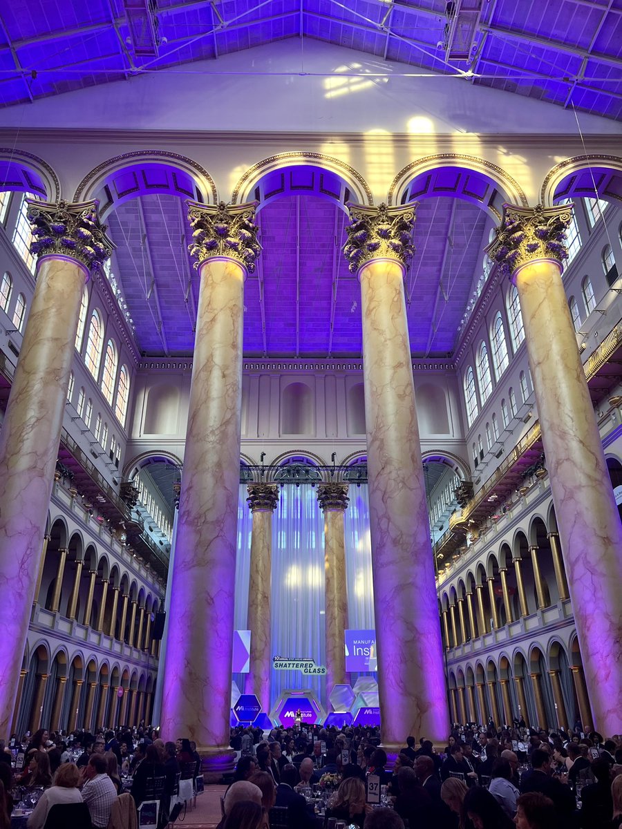 Nuke2025Town's tweet photo. Reminds me of #Vegas #mfgwomen https://t.co/KmpAAFqQ2S