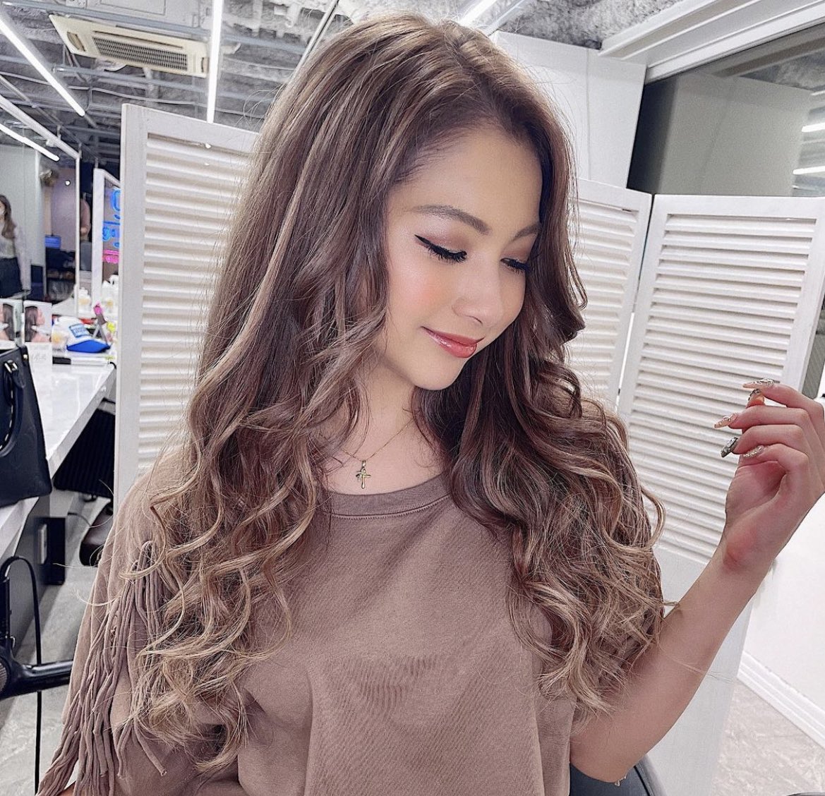 ItoKaede214's tweet photo. Feeling myself with this haircut. 💋 https://t.co/h2X9bFWyHr