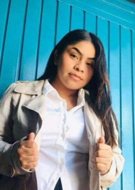 karlamontanob's tweet photo. Se llama Jovana Garduño, es de Guaymas, trabaja en taquería Doney y ayer salió de jornada para abordar taxi 07 de la central Amigo; no llegó a su destino.
El trabajador del volante dice que la dejó en la cancha de La Antena.
Por favor, si tiene información, llame 911 https://t.co/eSaCMFrm8R