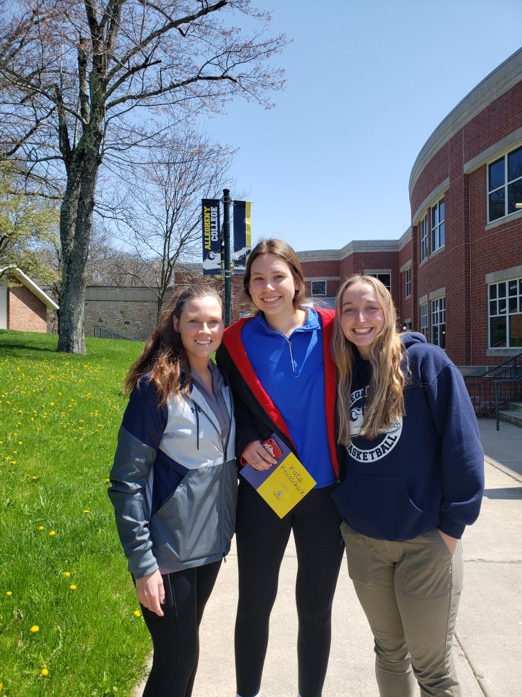 katiekovalchick's tweet photo. Thank you for the great tour! Blessed to receive an offer to play at @AlleghenyWBB !!! @jess_vormelker @Coach_Kelly11 https://t.co/l0TL0BNQ3N