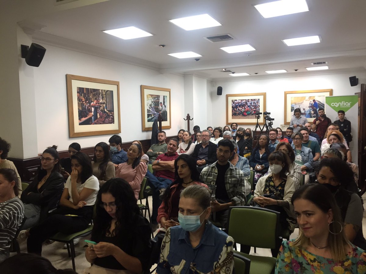 alejolo77's tweet photo. Hoy abrimos ¡Jaque al rey! Una bella exposición de @caballitodeamar @andresmarinc en la Casa de la Cultura y la Cooperación @CONFIARCoop pueden seguir la transmisión https://t.co/Mj935IHaDk https://t.co/6Cc8EckVy3