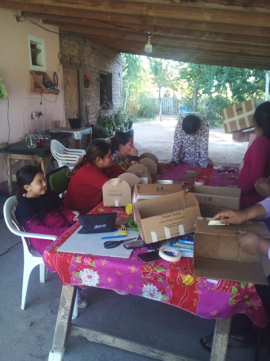 MUP_LR's tweet photo. #interior #vichigasta #chilecito 
Hoy el MUP Vichigasta dio inicio a las  capacitaciones de manualidades con materiales reciclados 
dictado por la compañera Merecedes Caliva. 
Junto al merendero #tiacharo. 
Los esperamos todos los martes 15hs 
B° Parque Norte casa N° 17. https://t.co/LIKXwWu0a1
