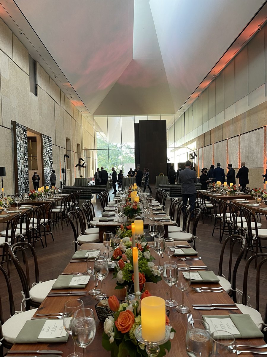 graffeo's tweet photo. Spectacular @TheJNS @AANSNeuro event to kick off #AANS2022 at the unique and breathtaking @the_barnes, where naturally I'm absorbing some #skullbasics https://t.co/zoyh2roAcG