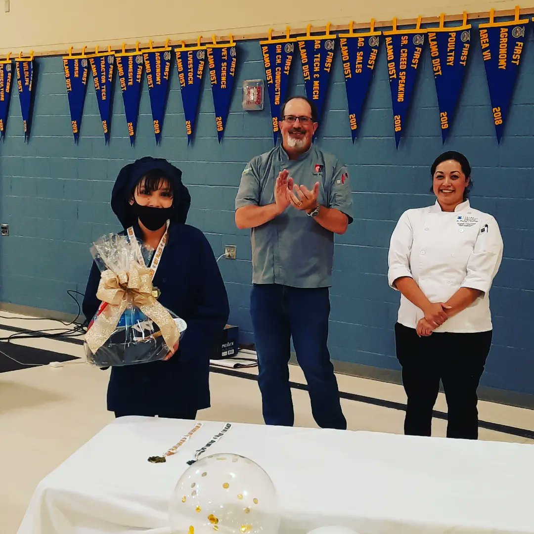 BroncoCulinary's tweet photo. 1st place in single tier cake decorating!!! Congrats to Rory Avila, 11th grader, who made her cherry blossom cake look easy! All 4 girls worked so hard, I am so proud of their perseverance and dedication. Thanks @nisd_cte &amp; @OCCulinaryArts for a great event! https://t.co/r7p3PMN7v3