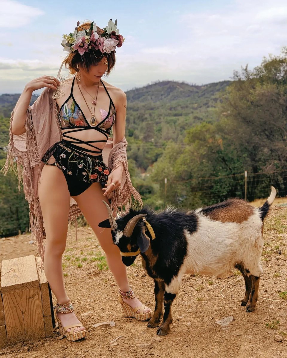 EDMFestInsider's tweet photo. Floral fairy 🌼🌿🧚Shop her fit &amp; more at our 20% Off Sitewide Sale~ link below✨ bunnybii

https://t.co/fcpVp3w02N

🌼🌼🌼
Outfit: @iheartraves
Photos: @studioblanksy
Headpiece: @peachfuzzums

#ootdstyle #ootdinspo #raveoutfit #springoutfit #music #dancemusic #edm #festivals https://t.co/DJhIo6Pgan