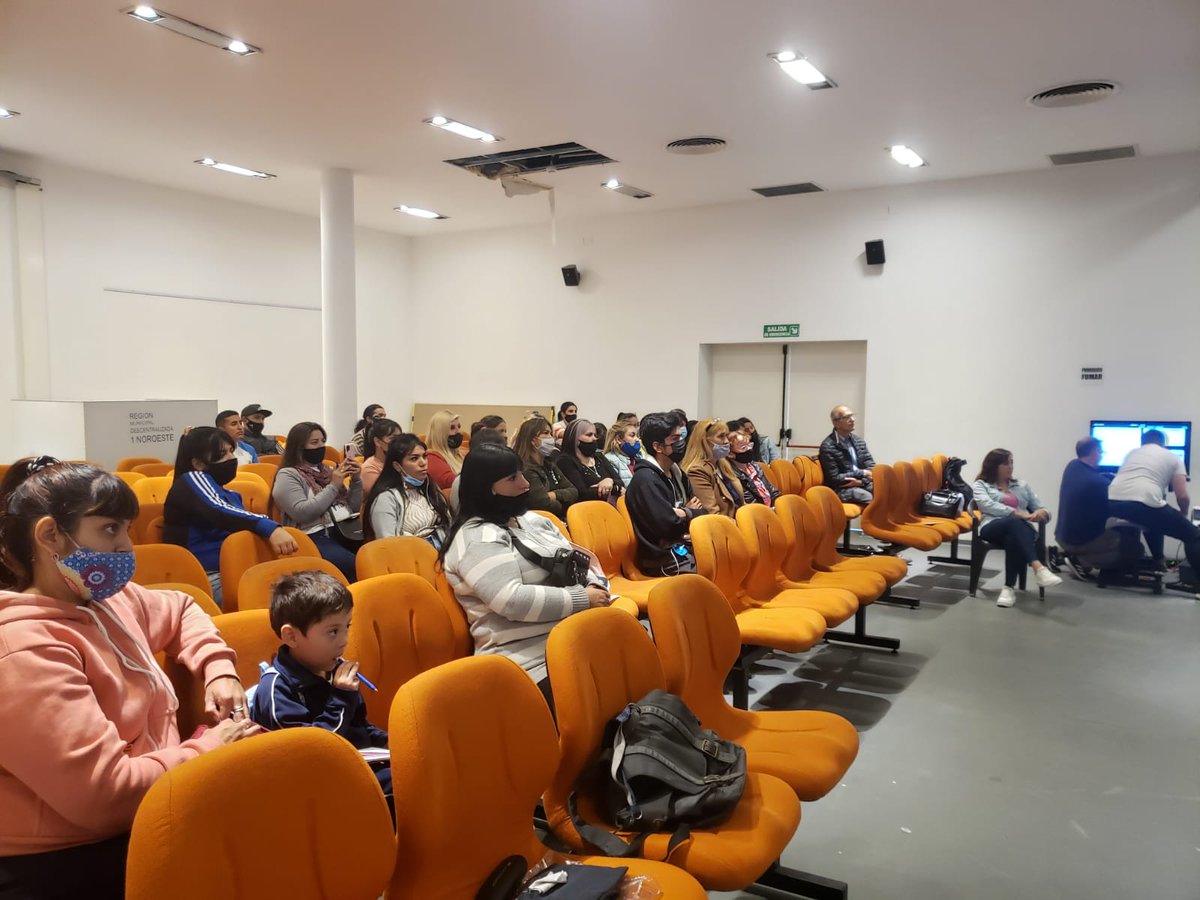 TransitoMatanza's tweet photo. II JORNADA DE CAPACITACIÓN TECNICA

El día martes 26 de Abril, brindamos una charla sobre Seguridad y Concientización Vial al cuerpo de Auxiliares de Tránsito de La Matanza.
Dónde  informamos sobre diferentes temáticas en relación a la problemática de la Seguridad Vial; https://t.co/PORNLUt8bH