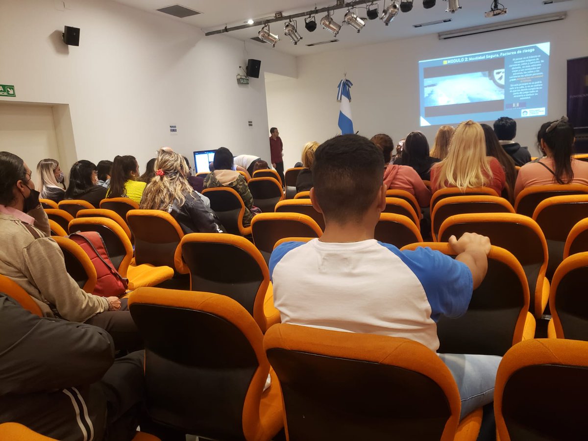 TransitoMatanza's tweet photo. II JORNADA DE CAPACITACIÓN TECNICA

El día martes 26 de Abril, brindamos una charla sobre Seguridad y Concientización Vial al cuerpo de Auxiliares de Tránsito de La Matanza.
Dónde  informamos sobre diferentes temáticas en relación a la problemática de la Seguridad Vial; https://t.co/PORNLUt8bH