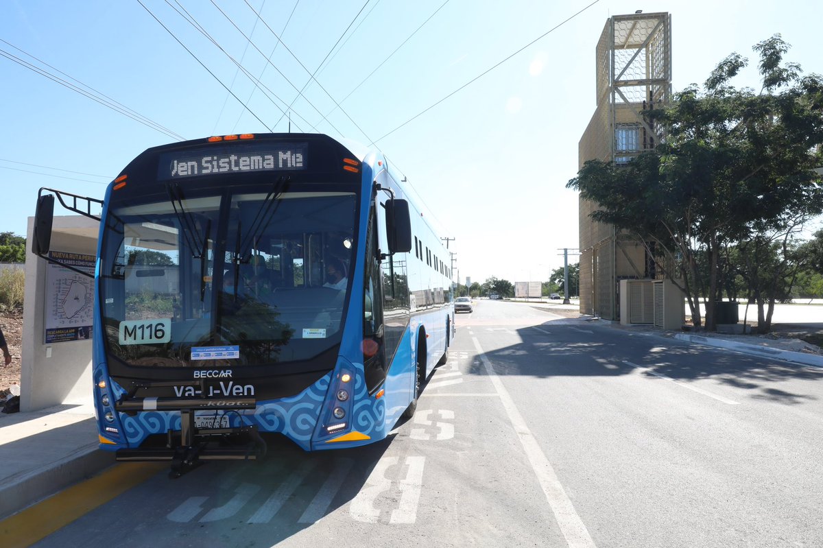KotasekRafa's tweet photo. Asistí a la Sesión del Consejo de la Cámara Nacional de la Industria Maderera #CANAINMASureste para escuchar sus necesidades con el fin de coadyuvar en la productividad del sector desde el transporte y la movilidad🪵🚌🚴🏽♂️
Agradezco la invitación de su presidente, Edgardo Martínez. https://t.co/N0UPEFe73P