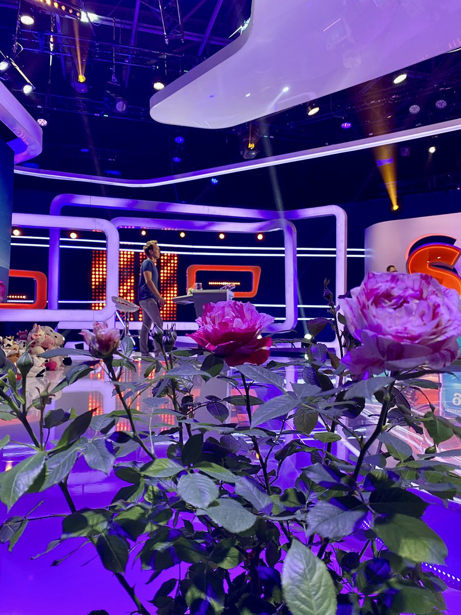 Des jeux et des roses. 

#tournage #frenchtvshow #France3 #Slam <a href="/cyrilferaud/">Cyril Féraud</a> @France3tv