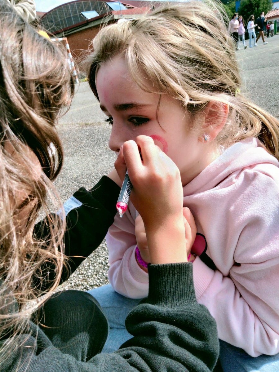 cplatoba's tweet photo. 📢 𝐓𝐚𝐥𝐥𝐞𝐫 «𝐏𝐢𝐧𝐭𝐚 𝐂𝐚𝐫𝐚𝐬🤡» 𝐝𝐞 𝟒º 𝐝𝐞 𝐏𝐫𝐢𝐦𝐚𝐫𝐢𝐚
Trabajando en el aula el concepto de mural, surge este taller diseñado, organizado y llevado a cabo por el alumnado👧👦. 
Una forma de celebrar el fin de las mascarillas 😷.
¡Gran trabajo! 👏👏
@AMPACPLATOBA https://t.co/uLcgjTcHE7