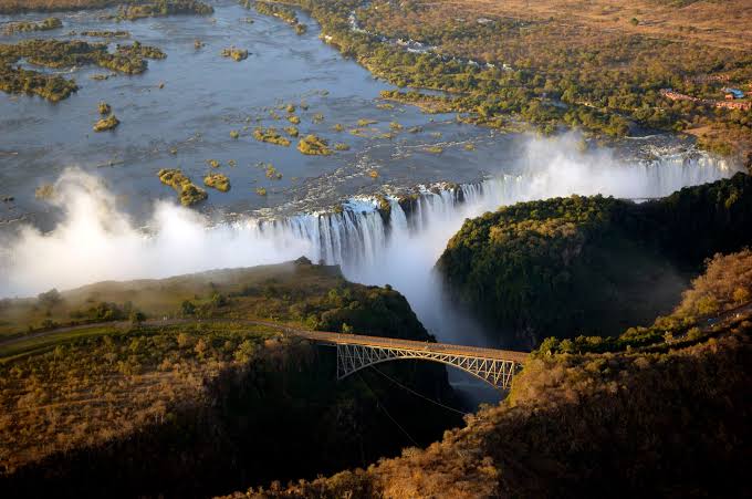 AfricaFactsZone's tweet photo. Zimbabwe is one of the best countries to visit for tourism in Africa. https://t.co/pfQBOG4AR8