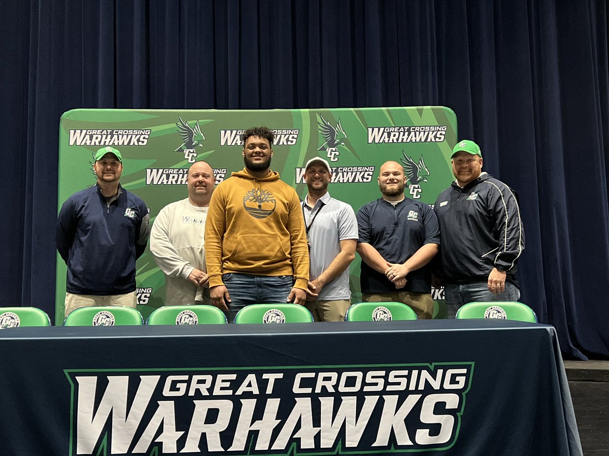 coachrfloyd's tweet photo. Congratulations to @_BrandonSmith77 signing with @UPIKEFOOTBALL today. They are getting a great one here!! So proud of how mature Brandon has become the last 3 years. And I can’t wait to watch him the next 4 years. #TalonsUp #Team3 #2022Signee7 https://t.co/eHZmWxL1bF