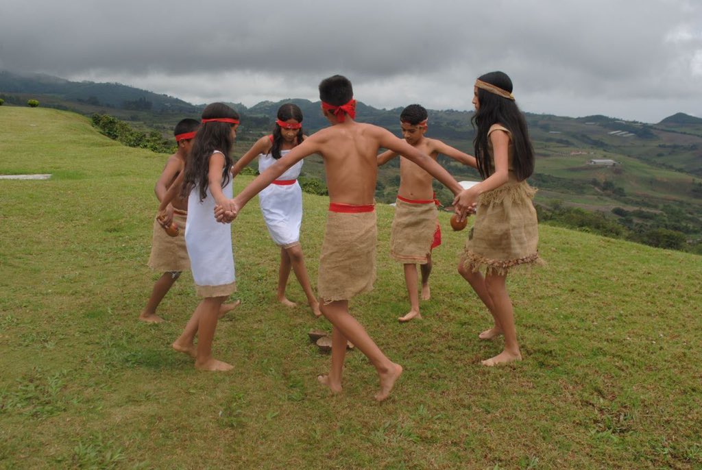 AdolfoP_Oficial's tweet photo. #28Abr Compartí una experiencia cultural con representantes de la tribu Gayón. Niños y niñas que mantienen las tradiciones de nuestros originarios. https://t.co/GY6GD59mHX