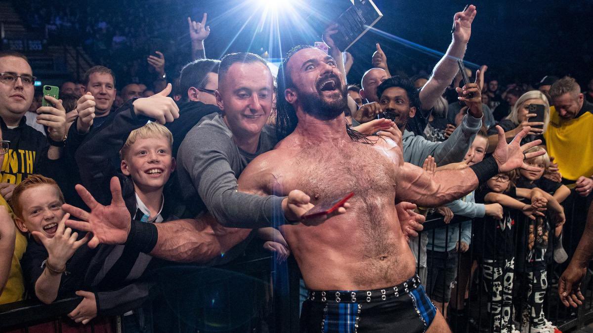 UK, it’s good to be back! First stop, #WWENewcastle 🇬🇧